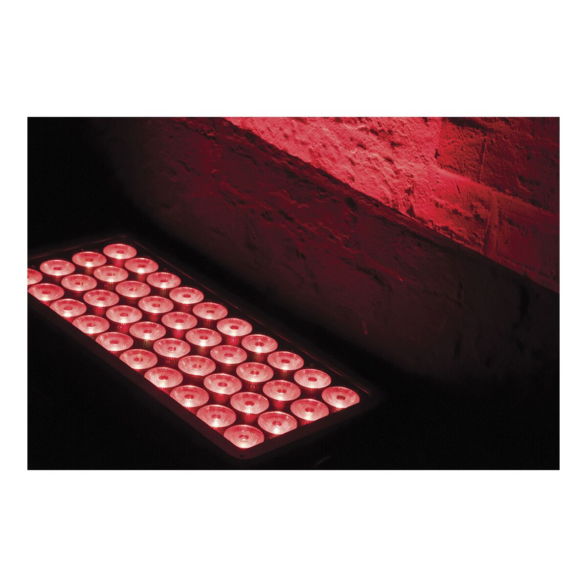 Showtec Helix S5000 Q4 40x 10 W RGBW LED Washer voor buitenlocaties (CRMX & WDMX) Showtec Helix S5000 Q4 40x 10 W RGBW LED Washer voor buitenlocaties (CRMX & WDMX)