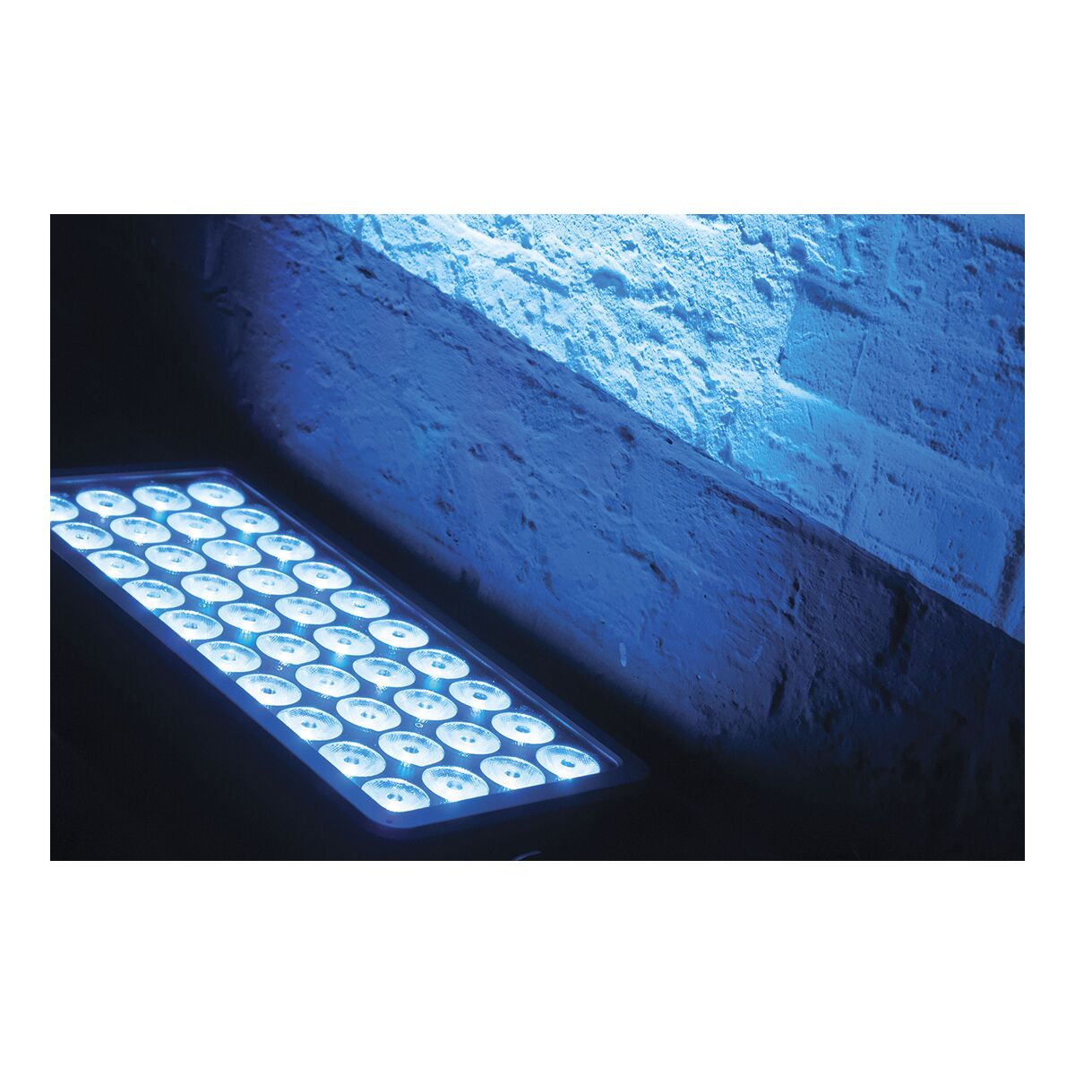 Showtec Helix S5000 Q4 40x 10 W RGBW LED Washer voor buitenlocaties (CRMX & WDMX) Showtec Helix S5000 Q4 40x 10 W RGBW LED Washer voor buitenlocaties (CRMX & WDMX)