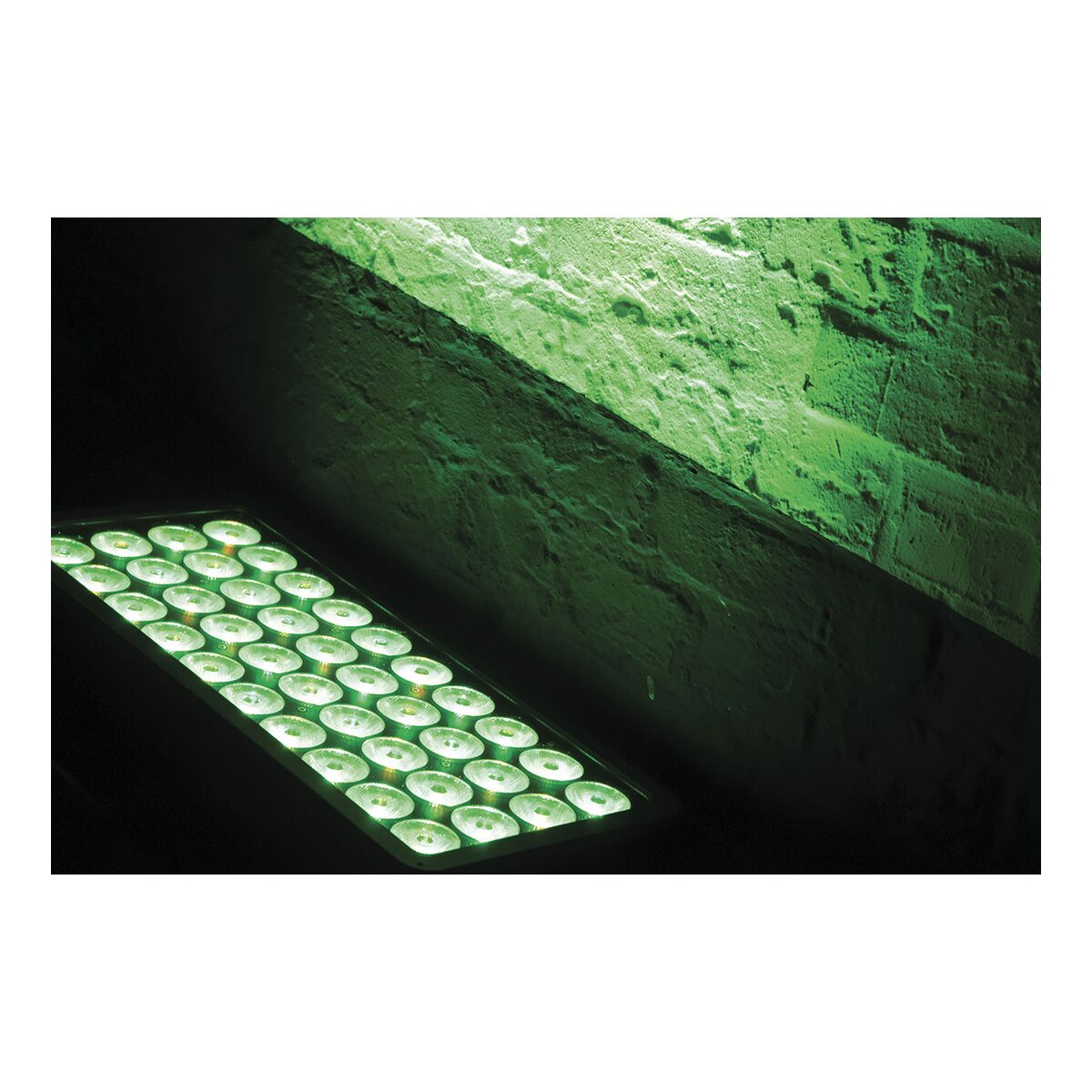 Showtec Helix S5000 Q4 40x 10 W RGBW LED Washer voor buitenlocaties (CRMX & WDMX) Showtec Helix S5000 Q4 40x 10 W RGBW LED Washer voor buitenlocaties (CRMX & WDMX)