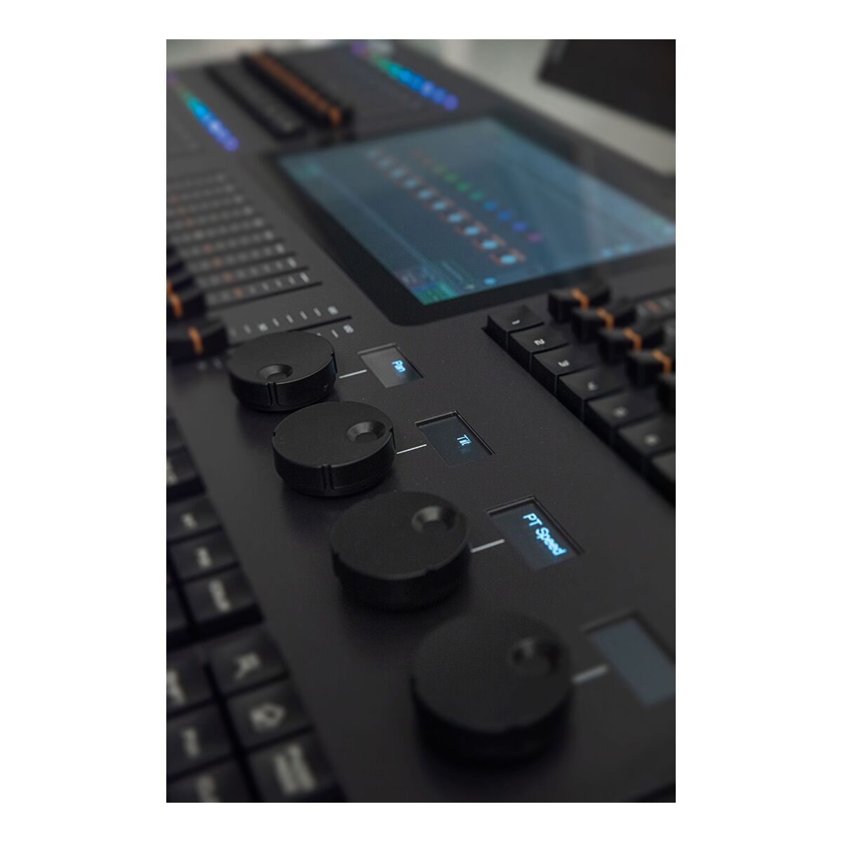 Showtec LAMPY 40 2U 2 Universe DMX controller met 40 faders Showtec LAMPY 40 2U 2 Universe DMX controller met 40 faders