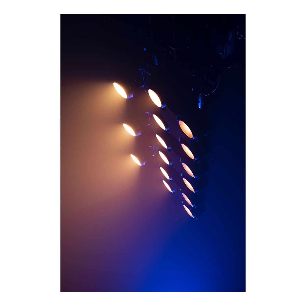 Showtec Stage Blinder 1 LED - CW / WW Showtec Stage Blinder 1 LED - CW / WW