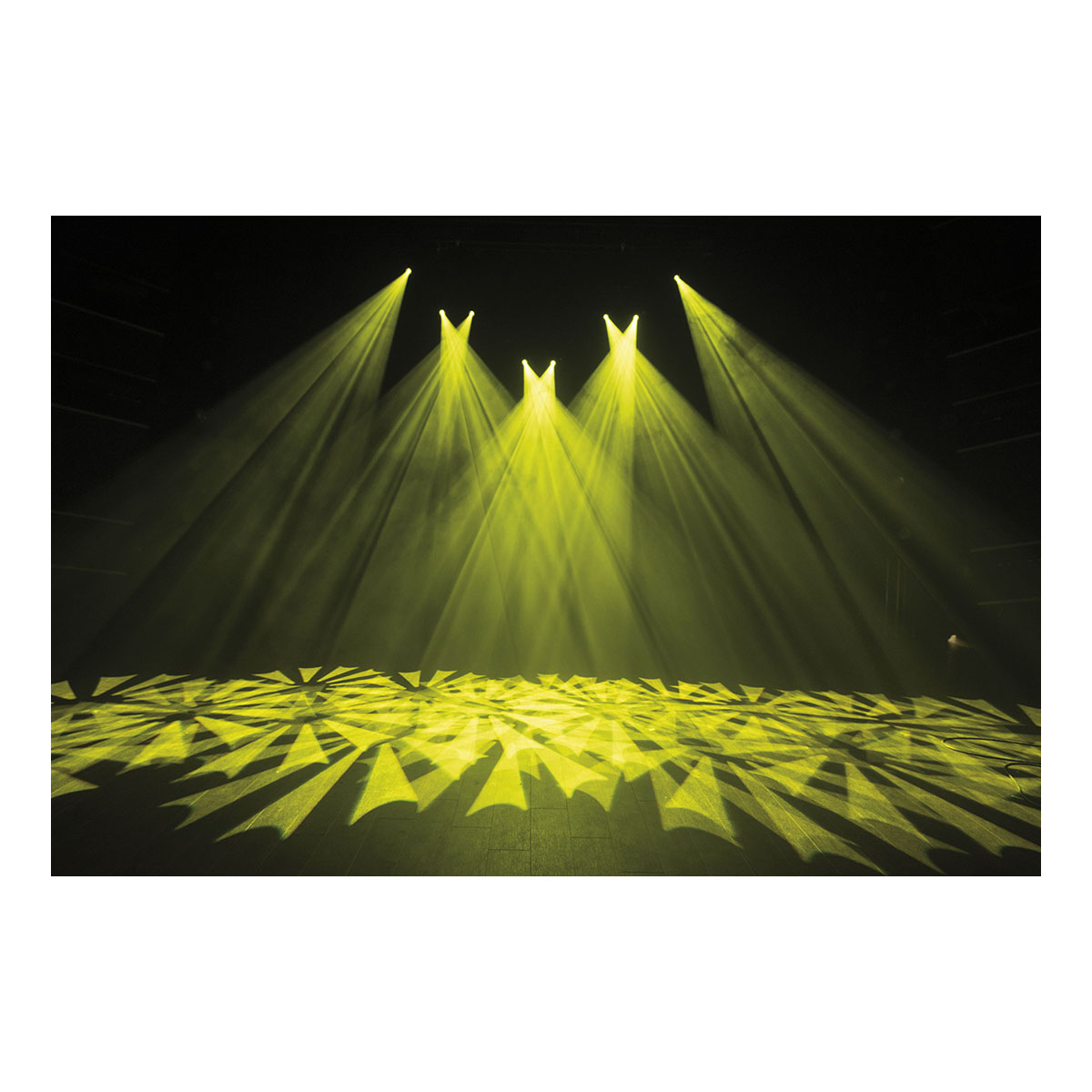 Showtec Phantom 65 Spot wit Showtec Phantom 65 Spot wit