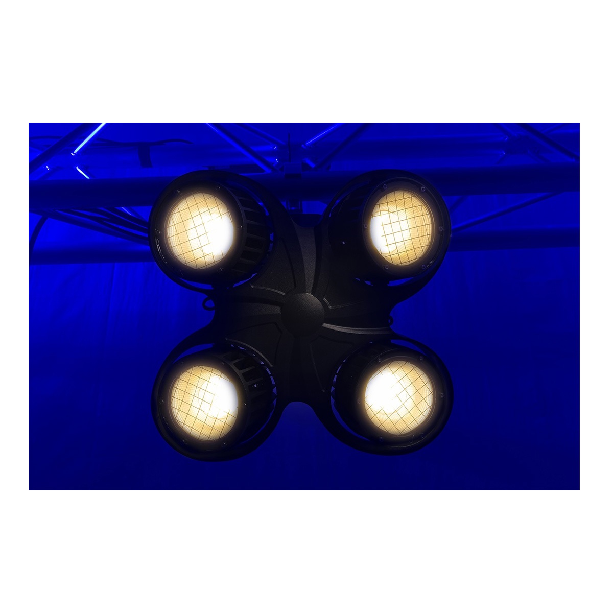 BeamZ Professional SB400IP Stage Blinder / Strobe IP65 COB LED 4x 100w BeamZ Professional SB400IP Stage Blinder / Strobe IP65 COB LED 4x 100w