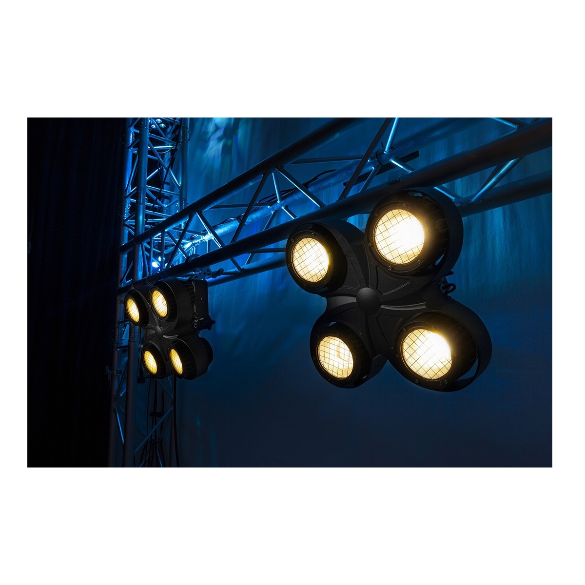 BeamZ Professional SB400IP Stage Blinder / Strobe IP65 COB LED 4x 100w BeamZ Professional SB400IP Stage Blinder / Strobe IP65 COB LED 4x 100w