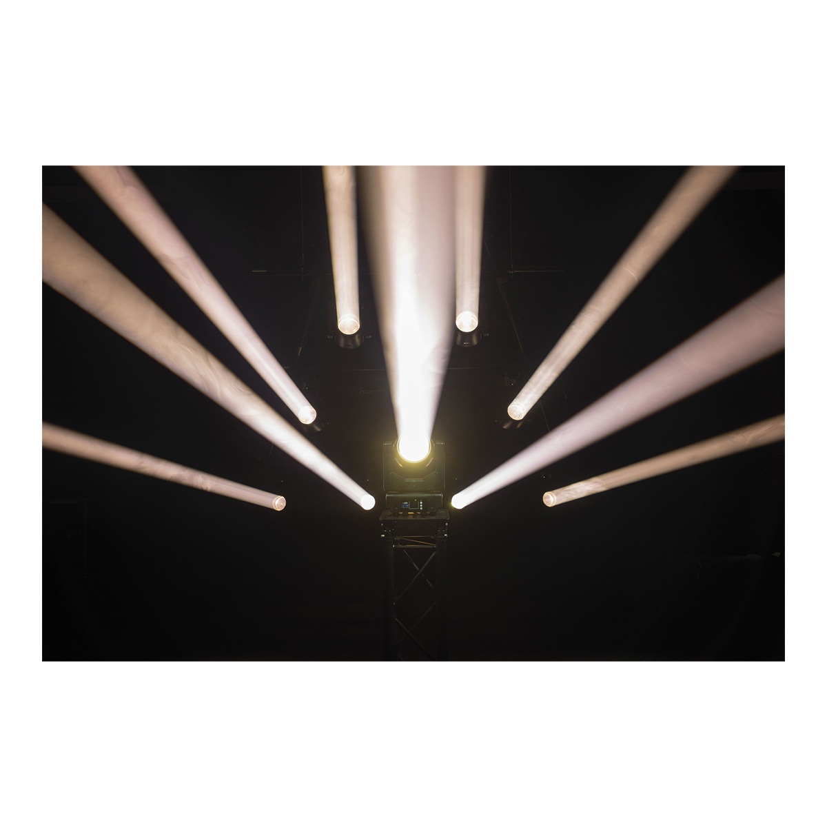 Showtec Shark - The Meg - Beam One Compacte 100W LED Beam Moving Head Showtec Shark - The Meg - Beam One Compacte 100W LED Beam Moving Head