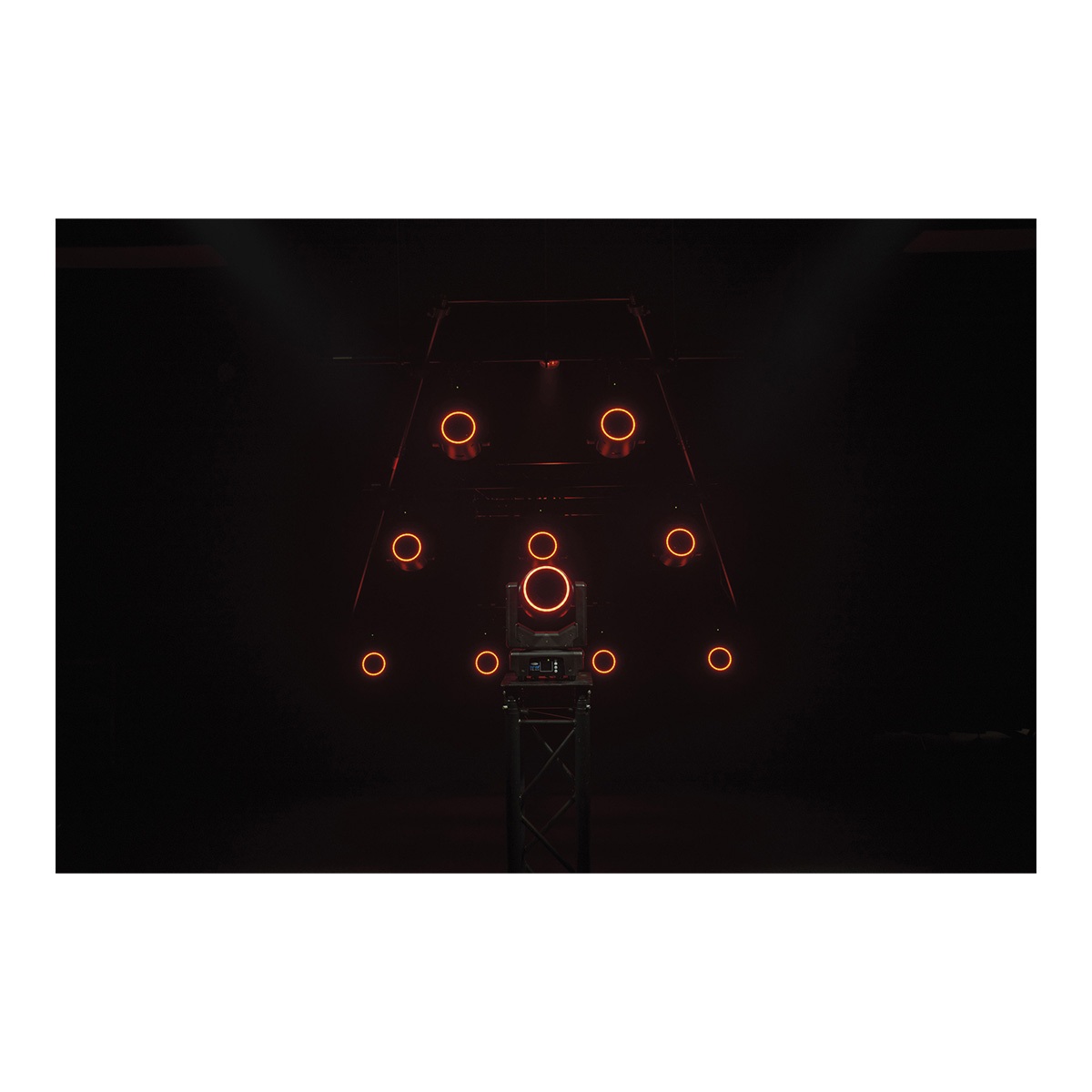 Showtec Shark - The Meg - Beam One Compacte 100W LED Beam Moving Head Showtec Shark - The Meg - Beam One Compacte 100W LED Beam Moving Head