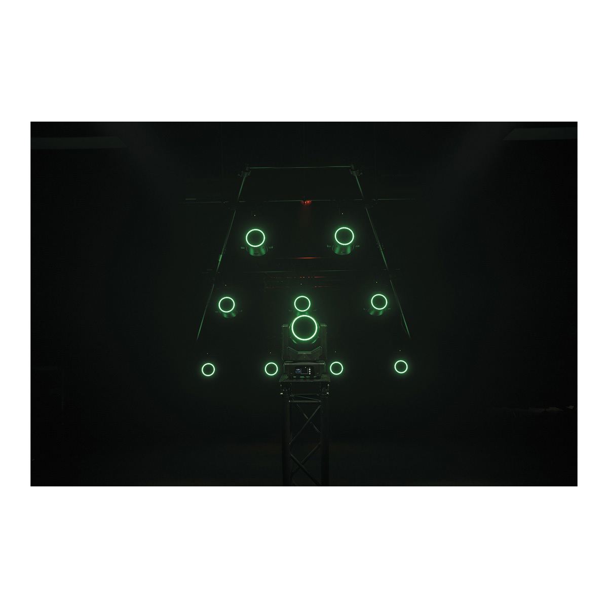 Showtec Shark - The Meg - Beam One Compacte 100W LED Beam Moving Head Showtec Shark - The Meg - Beam One Compacte 100W LED Beam Moving Head