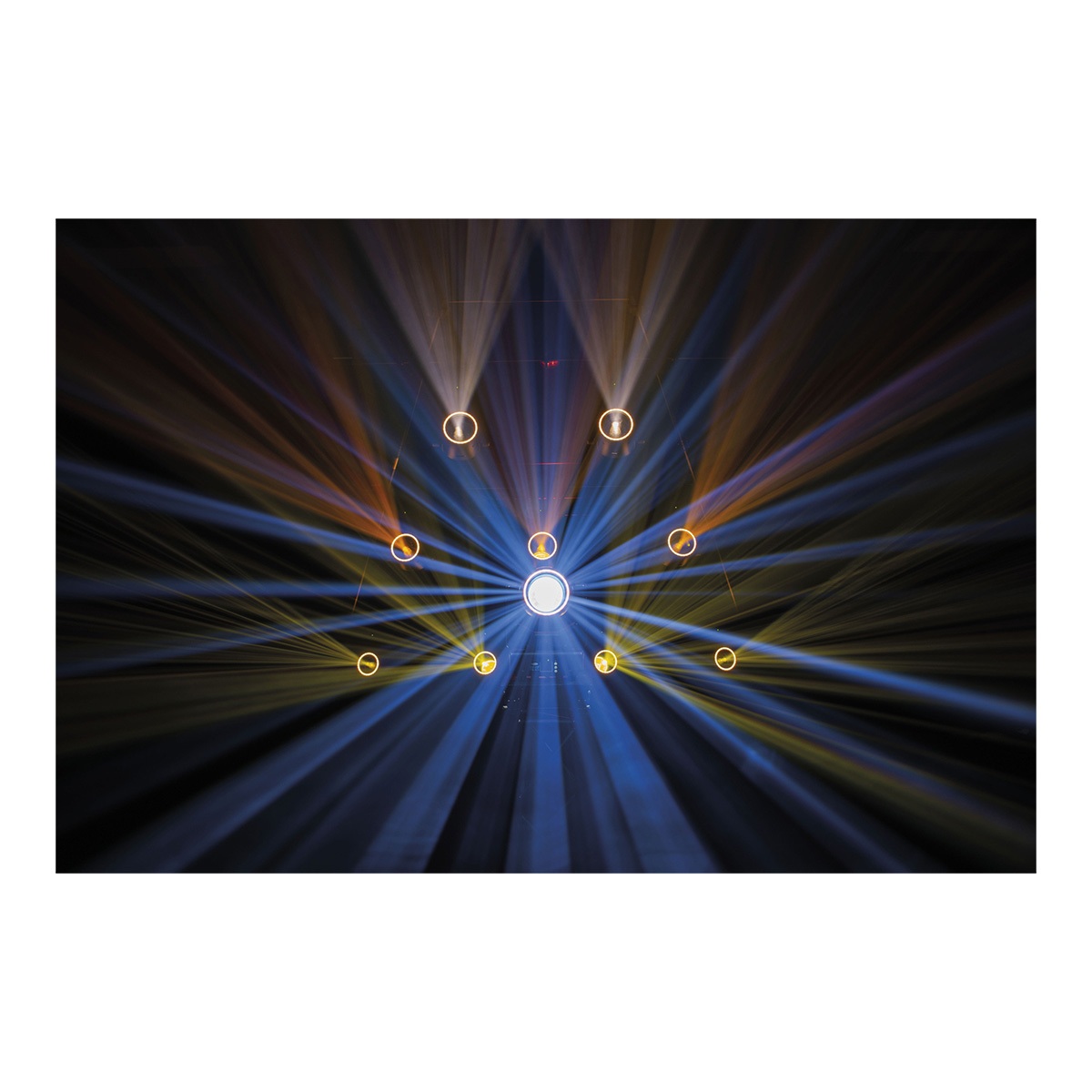 Showtec Shark - The Meg - Beam One Compacte 100W LED Beam Moving Head Showtec Shark - The Meg - Beam One Compacte 100W LED Beam Moving Head