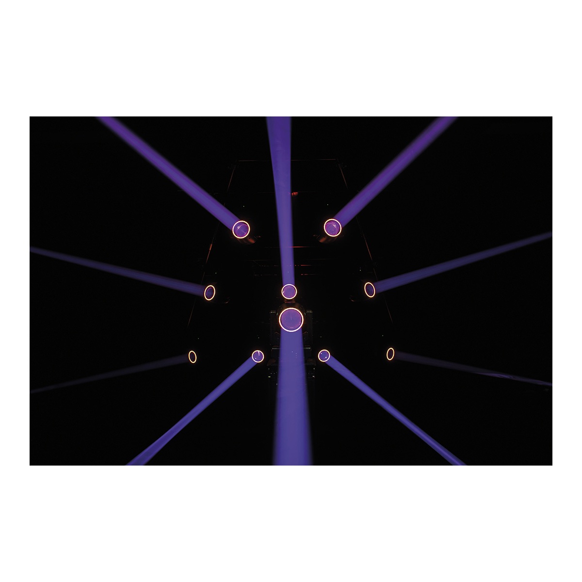 Showtec Shark - The Meg - Beam One Compacte 100W LED Beam Moving Head Showtec Shark - The Meg - Beam One Compacte 100W LED Beam Moving Head