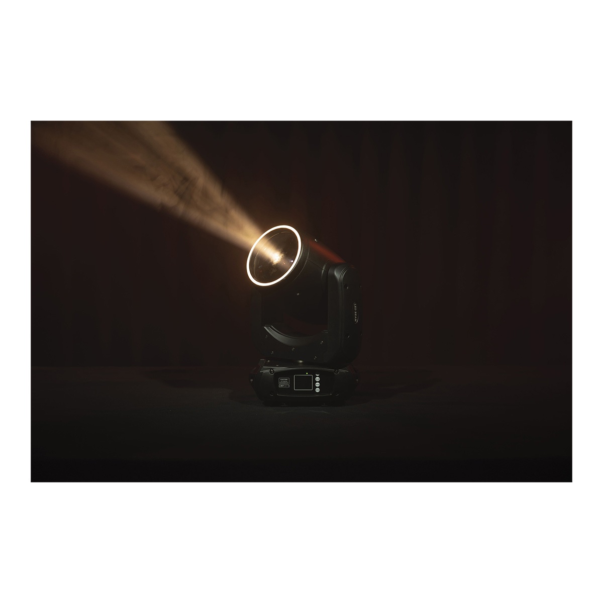 Showtec Shark - The Meg - Beam One Compacte 100W LED Beam Moving Head Showtec Shark - The Meg - Beam One Compacte 100W LED Beam Moving Head