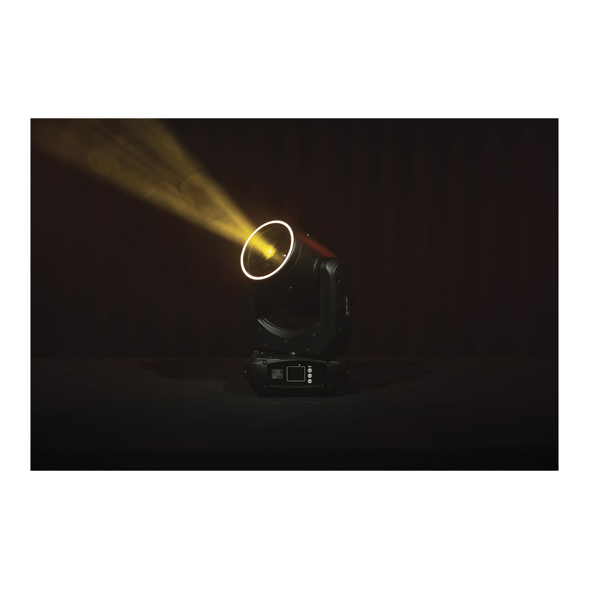 Showtec Shark - The Meg - Beam One Compacte 100W LED Beam Moving Head Showtec Shark - The Meg - Beam One Compacte 100W LED Beam Moving Head