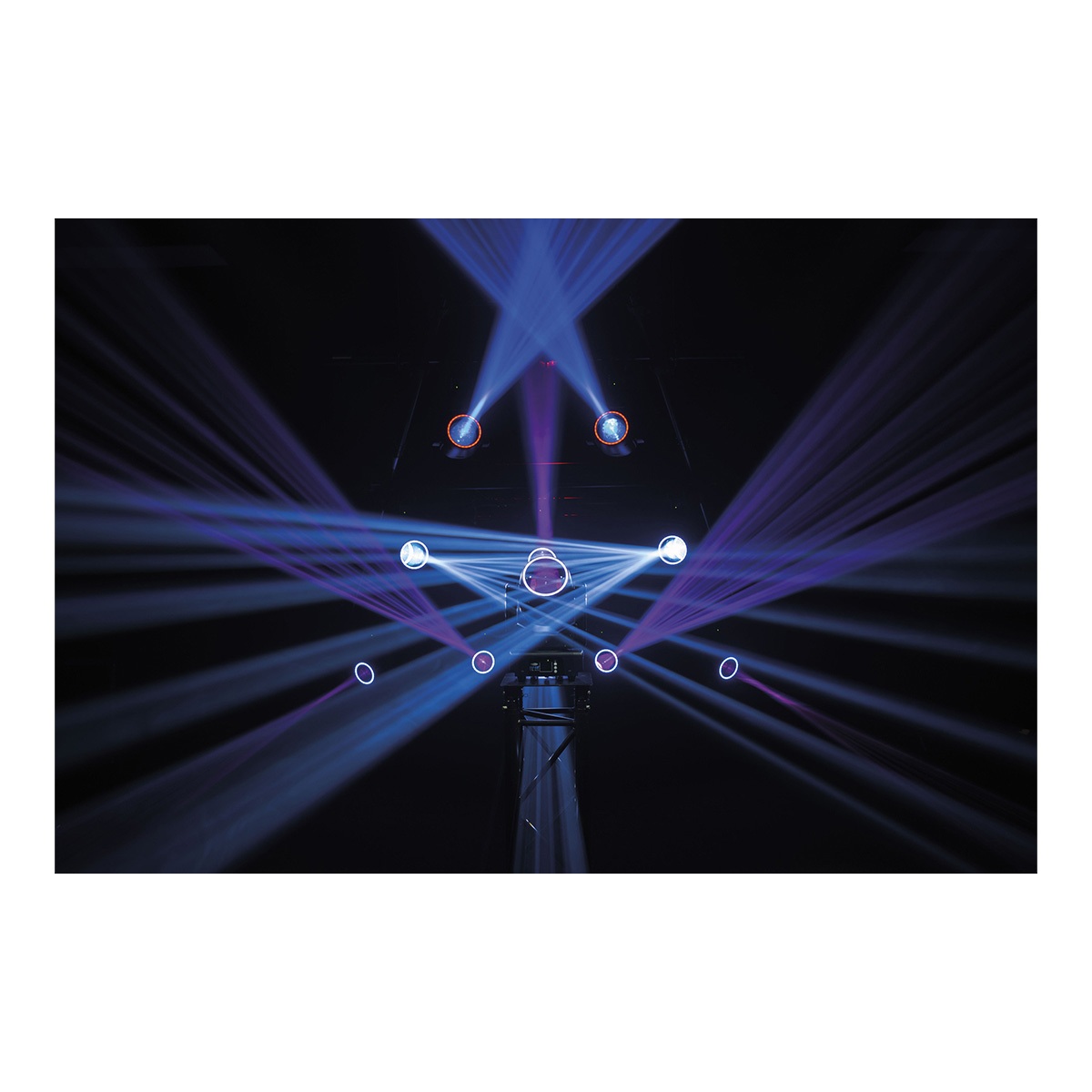 Showtec Shark - The Meg - Beam One Compacte 100W LED Beam Moving Head Showtec Shark - The Meg - Beam One Compacte 100W LED Beam Moving Head