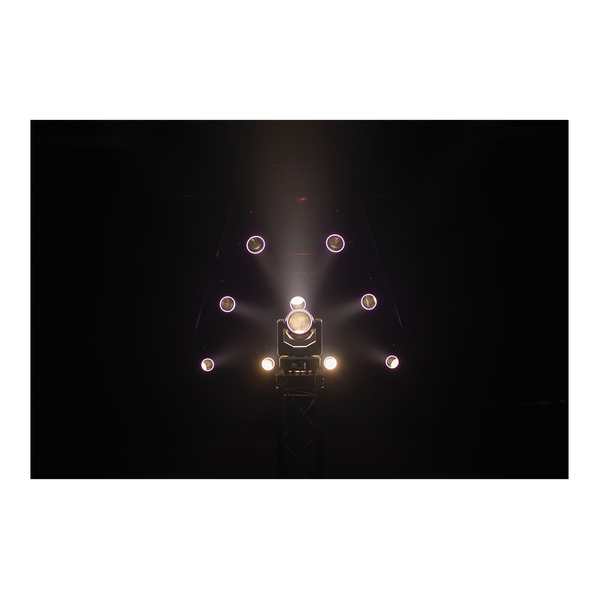 Showtec Shark - The Meg - Beam One Compacte 100W LED Beam Moving Head Showtec Shark - The Meg - Beam One Compacte 100W LED Beam Moving Head