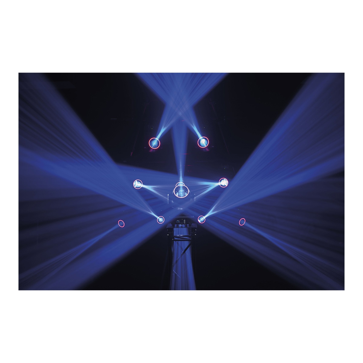 Showtec Shark - The Meg - Beam One Compacte 100W LED Beam Moving Head Showtec Shark - The Meg - Beam One Compacte 100W LED Beam Moving Head