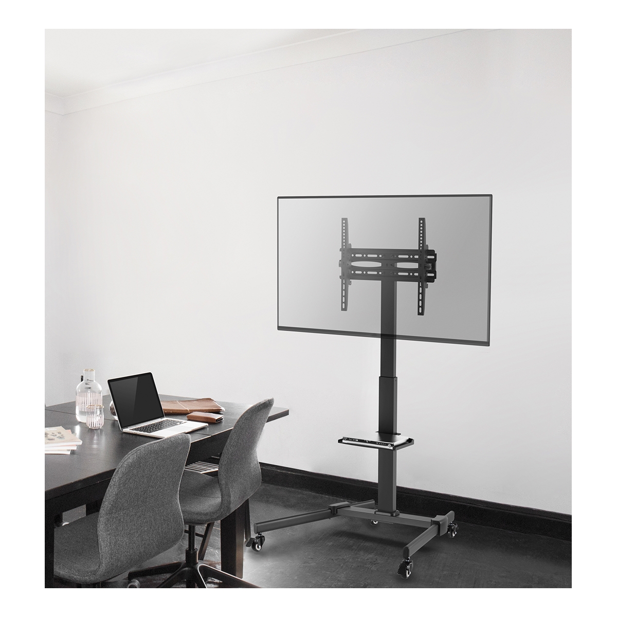 Showgear Flat Screen Trolley 7 Voor 32" - 55", in hoogte verstelbaar en kantelbaar Showgear Flat Screen Trolley 7 Voor 32" - 55", in hoogte verstelbaar en kantelbaar