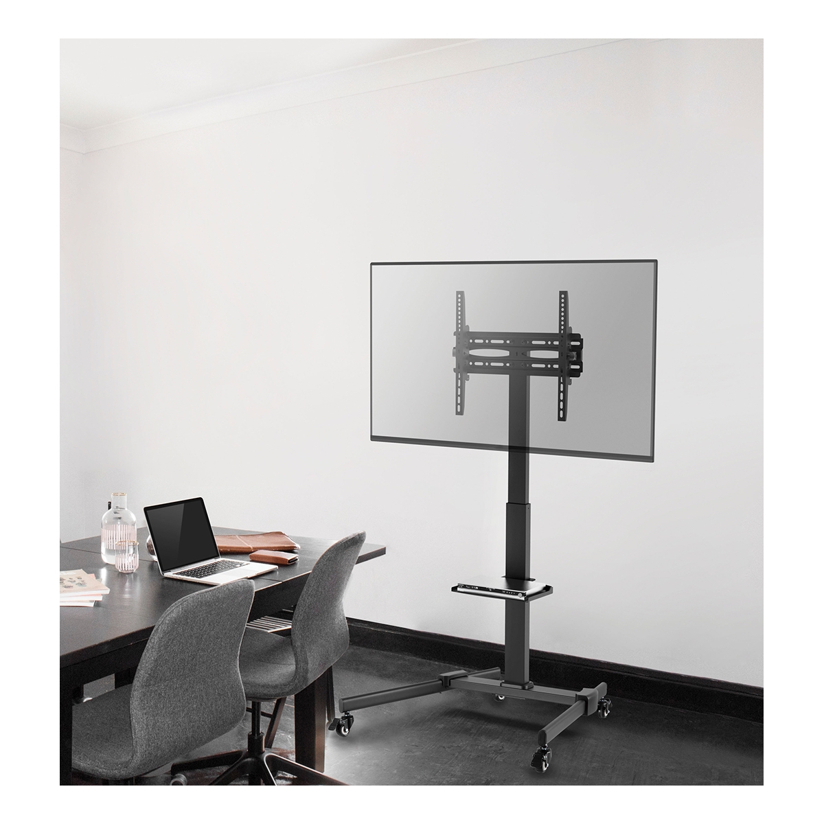 Showgear Flat Screen Trolley 7 Voor 32" - 55", in hoogte verstelbaar en kantelbaar Showgear Flat Screen Trolley 7 Voor 32" - 55", in hoogte verstelbaar en kantelbaar