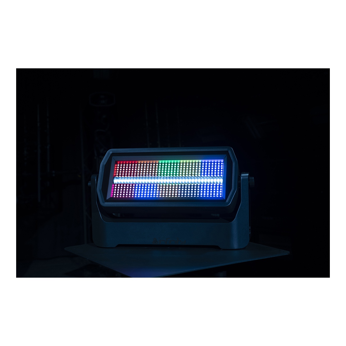 Infinity Raccoon S420/4 Professionele strobe/wash Infinity Raccoon S420/4 Professionele strobe/wash