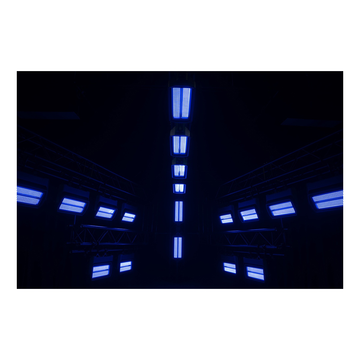 Infinity Raccoon S420/4 Professionele strobe/wash Infinity Raccoon S420/4 Professionele strobe/wash