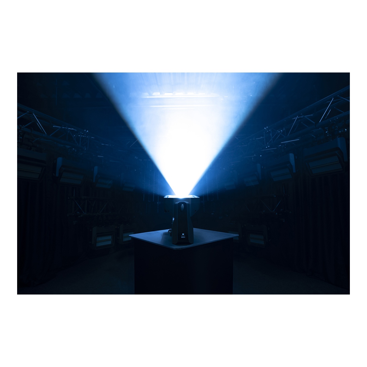 Infinity Raccoon S420/4 Professionele strobe/wash Infinity Raccoon S420/4 Professionele strobe/wash