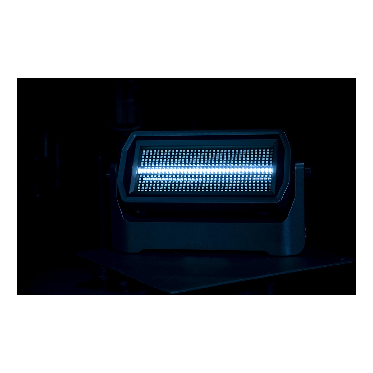 Infinity Raccoon S420/4 Professionele strobe/wash Infinity Raccoon S420/4 Professionele strobe/wash