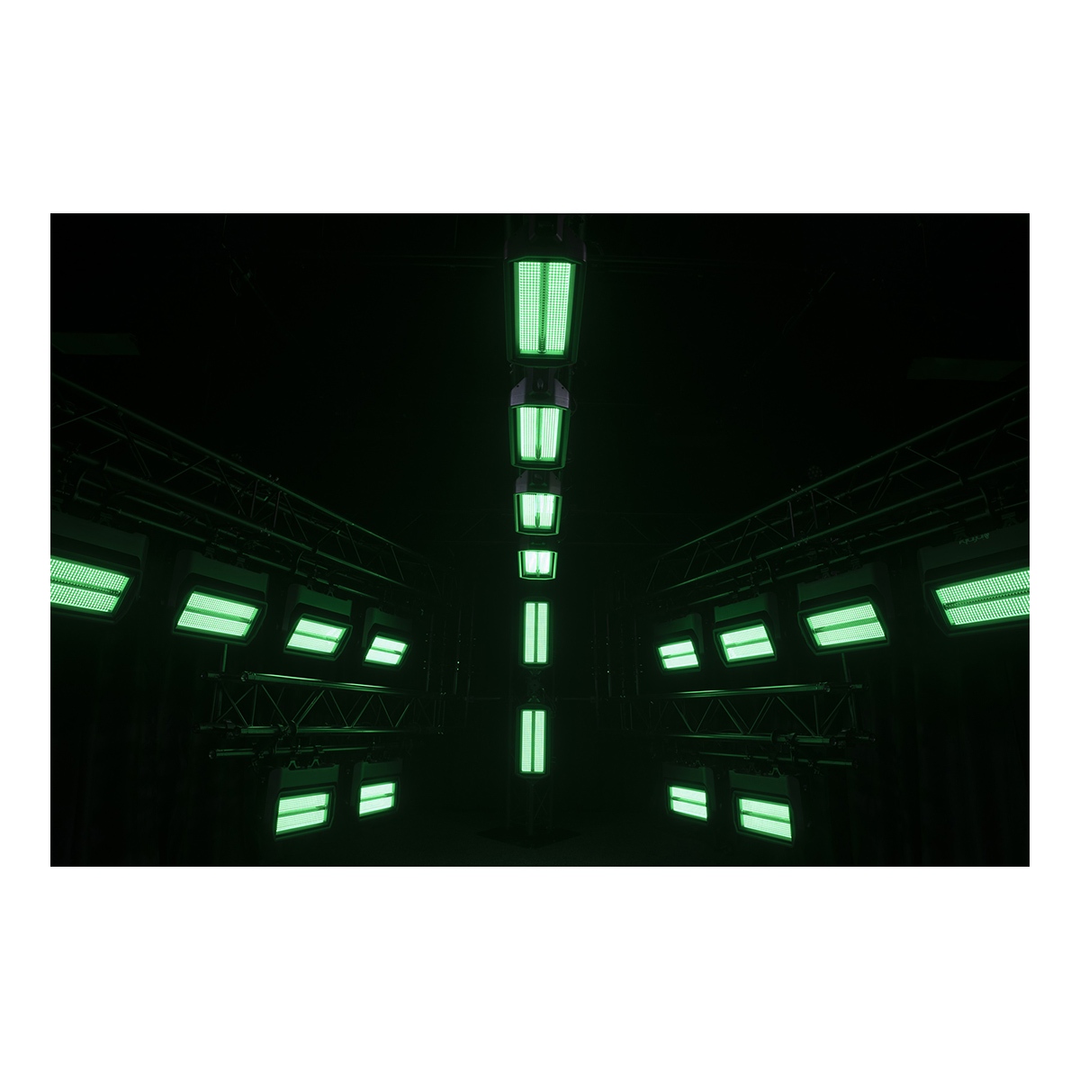 Infinity Raccoon S420/4 Professionele strobe/wash Infinity Raccoon S420/4 Professionele strobe/wash