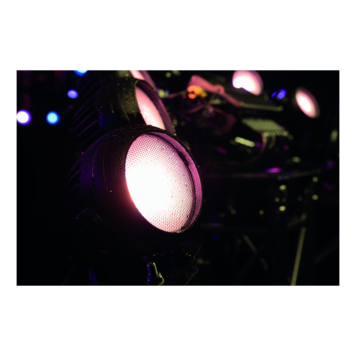 Showtec Stage Blinder FLEX Blaze Single Pod 100 W LED Blinder Pod met tungsten en RGB Blaze Effect Showtec Stage Blinder FLEX Blaze Single Pod 100 W LED Blinder Pod met tungsten en RGB Blaze Effect