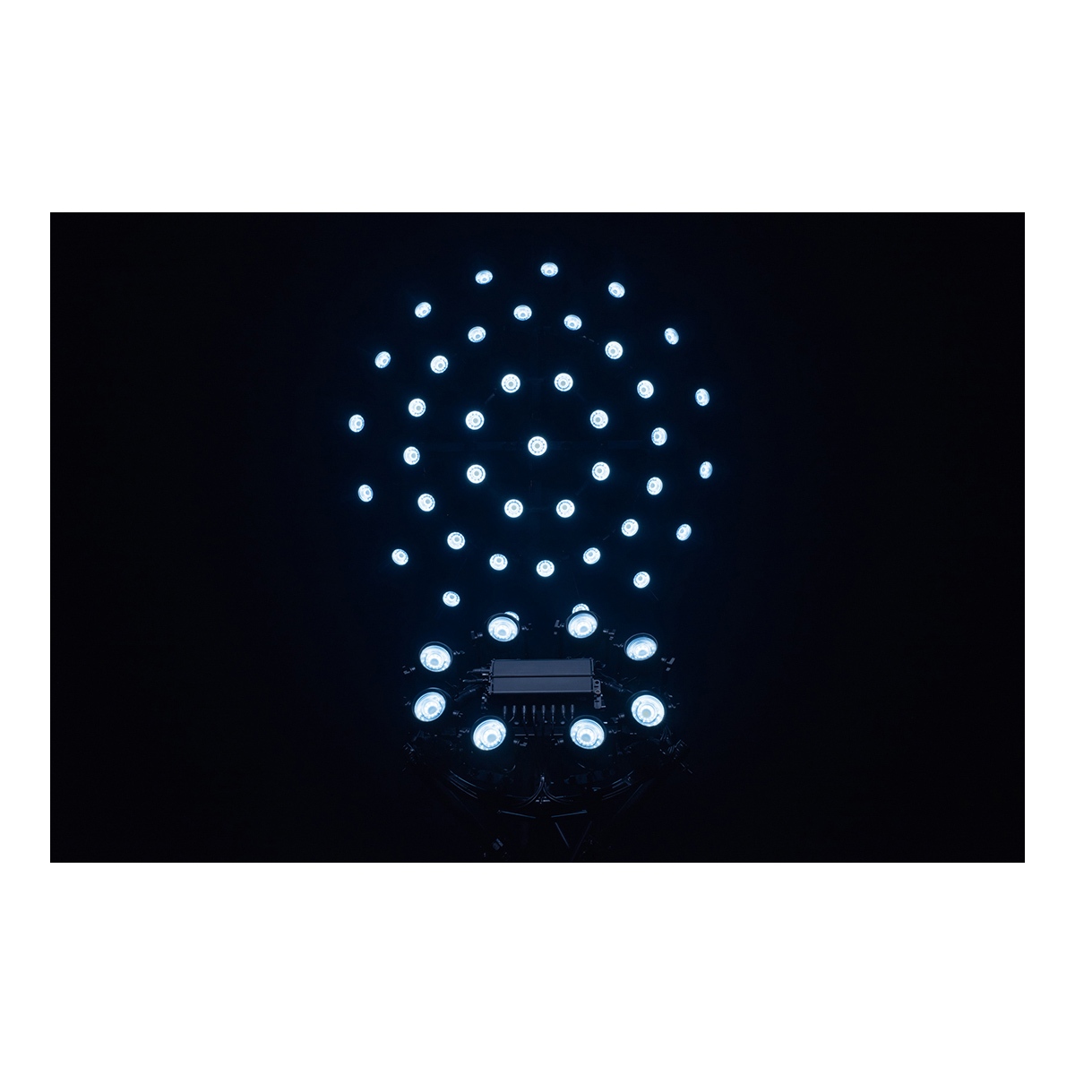 Showtec Titan Strobe FLEX FX Set met 8x 100 W LED strobes + controller Showtec Titan Strobe FLEX FX Set met 8x 100 W LED strobes + controller