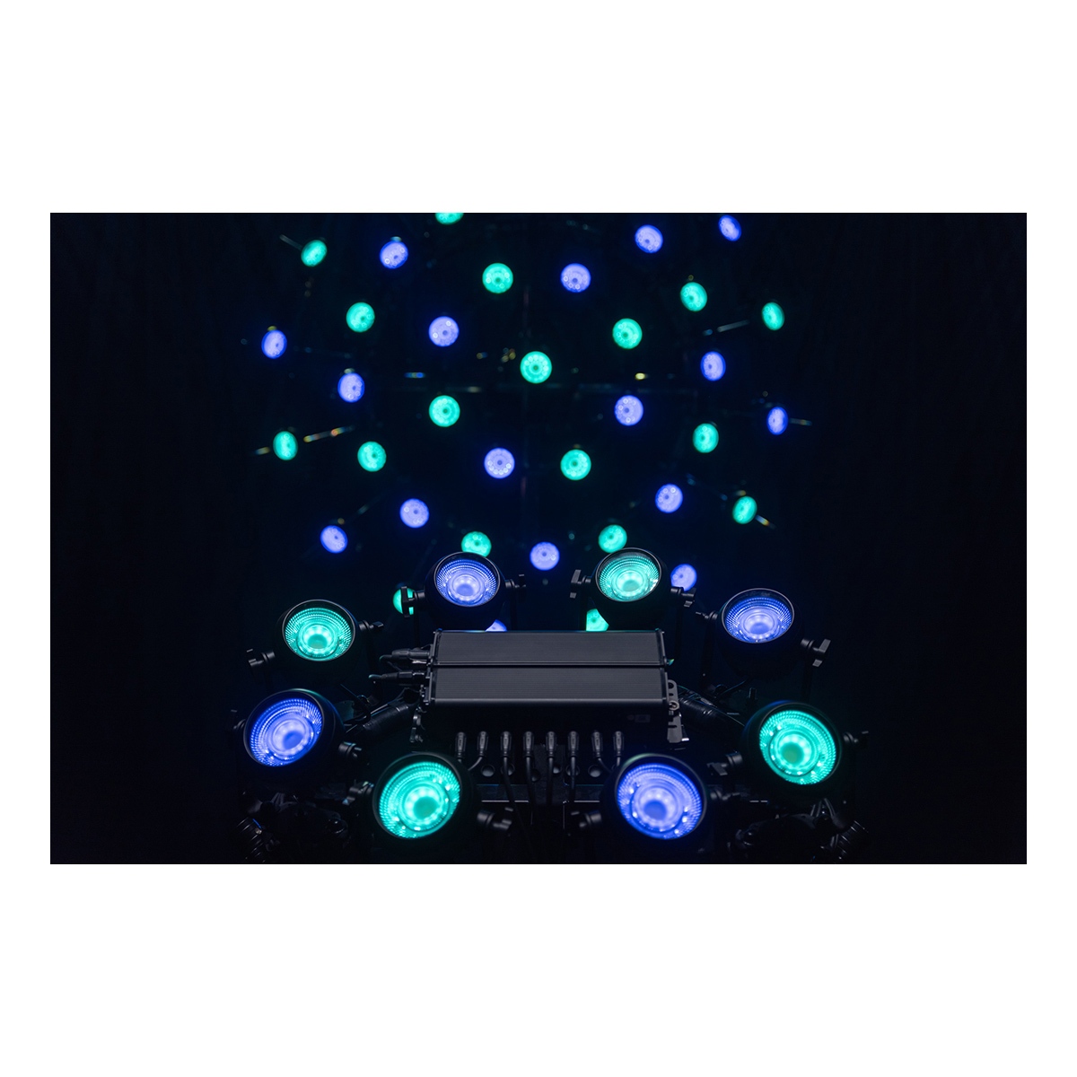 Showtec Titan Strobe FLEX FX Set met 8x 100 W LED strobes + controller Showtec Titan Strobe FLEX FX Set met 8x 100 W LED strobes + controller