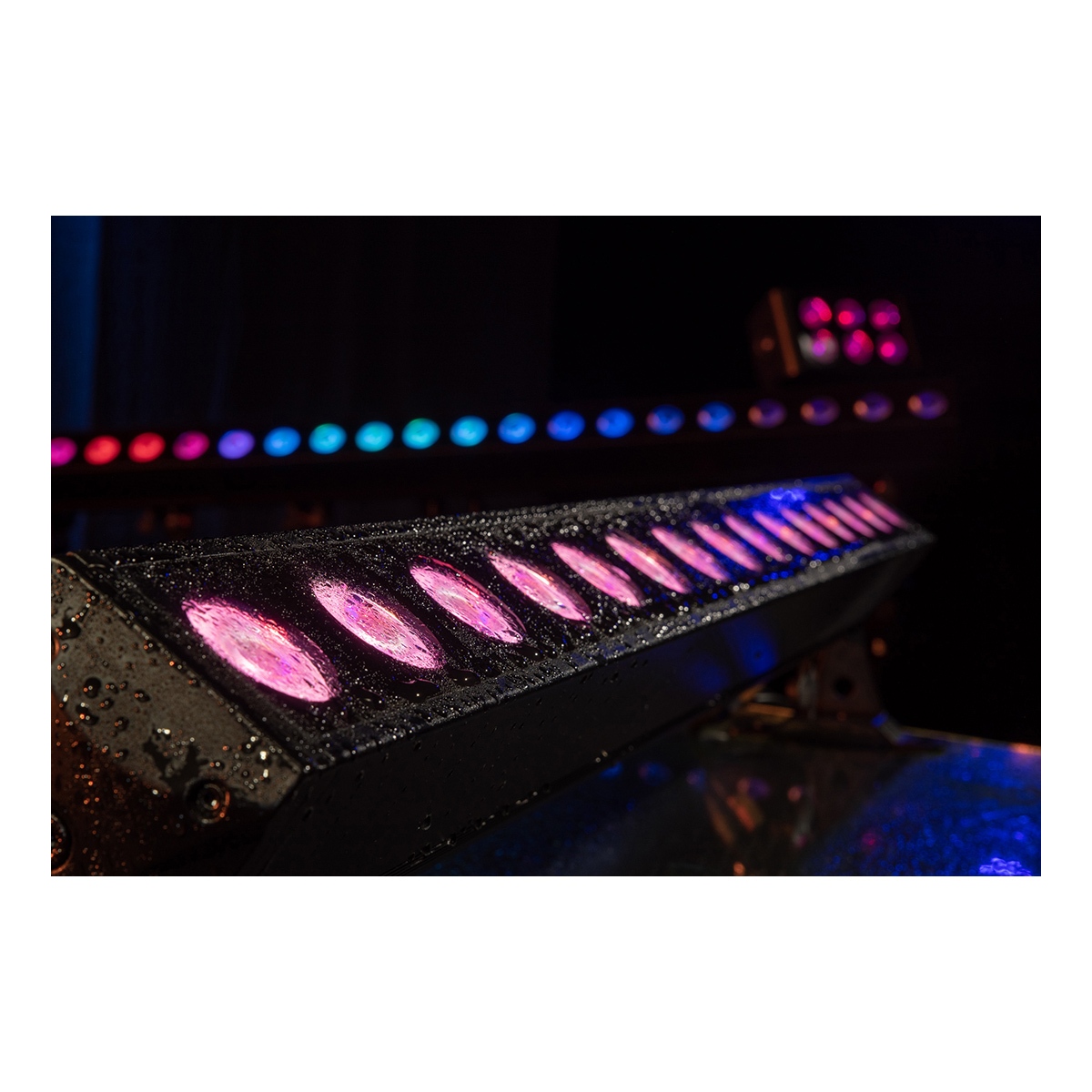 Showtec Cameleon Bar 15 Q6 Tour 15x 10 W RGBWA-UV LED Bar - Power Pro True - IP65 Showtec Cameleon Bar 15 Q6 Tour 15x 10 W RGBWA-UV LED Bar - Power Pro True - IP65