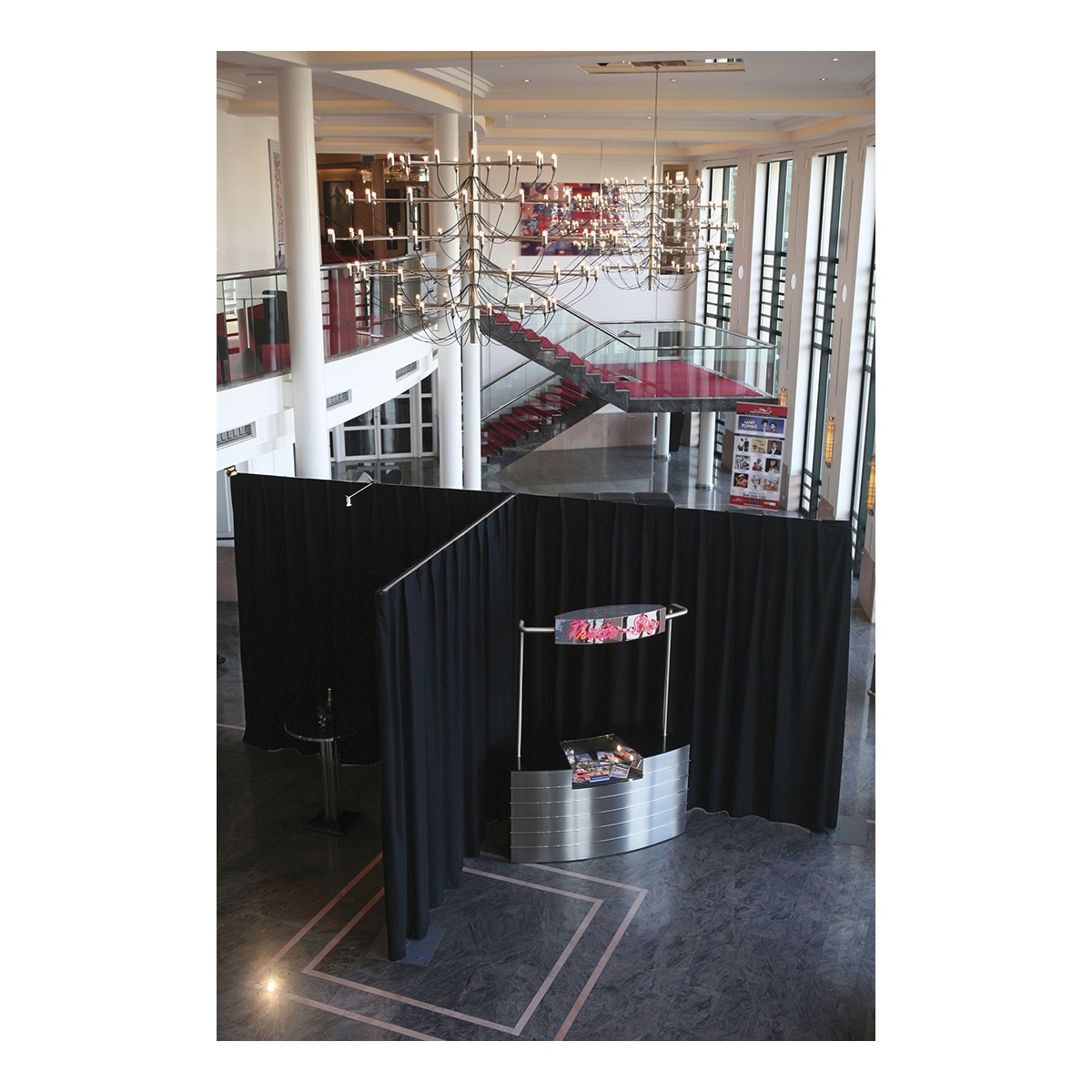 WENTEX® Pipe & Drape Molton gordijn 400x300 cm (bxh) 300 gram/m² geplooid - zwart WENTEX® Pipe & Drape Molton gordijn 400x300 cm (bxh) 300 gram/m² geplooid - zwart