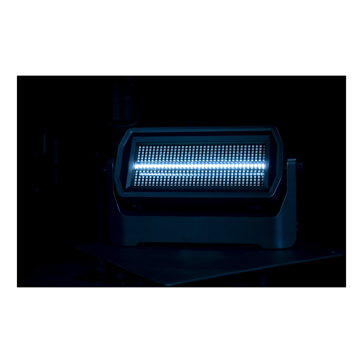 Infinity Raccoon S420/4 Professionele strobe/wash Infinity Raccoon S420/4 Professionele strobe/wash