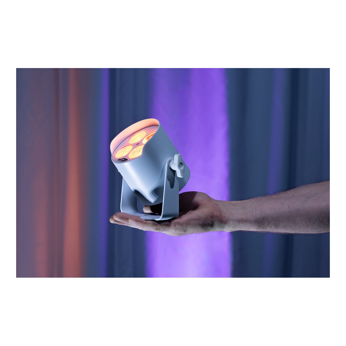 Showtec EventLITE 4/8 Mini Q6 IP65 Draagbare Spotlight - wit Showtec EventLITE 4/8 Mini Q6 IP65 Draagbare Spotlight - wit