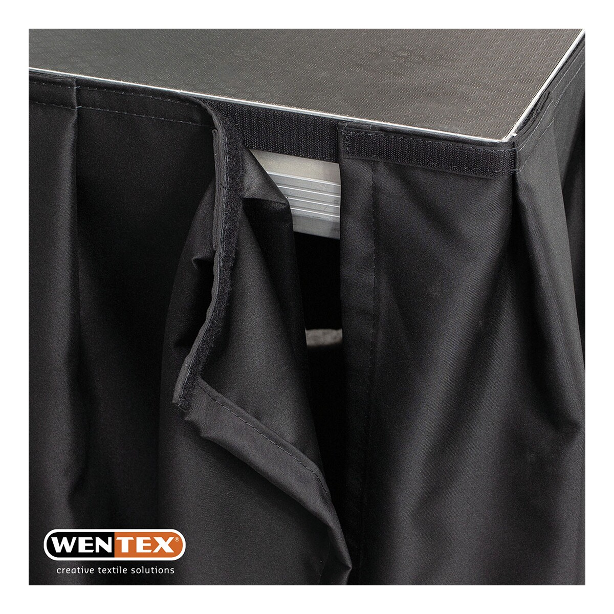 WENTEX® Stage Skirt MCS 300 g/m² Zwart - 620 x 60 cm (B x H) - ongeplooid WENTEX® Stage Skirt MCS 300 g/m² Zwart - 620 x 60 cm (B x H) - ongeplooid