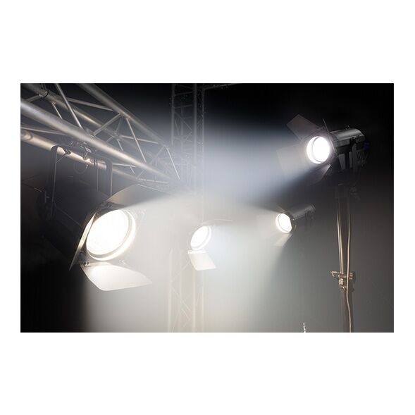 BeamZ Professional BTF100Z LED Spot Fresnel Zoom WW BeamZ Professional BTF100Z LED Spot Fresnel Zoom WW