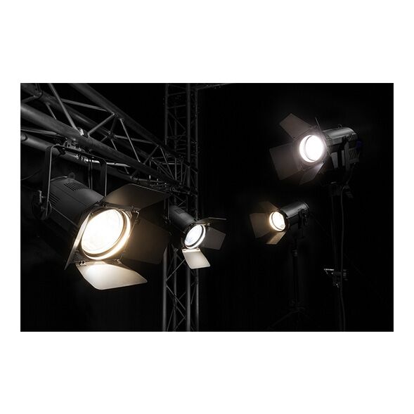 BeamZ Professional BTF100Z LED Spot Fresnel Zoom WW BeamZ Professional BTF100Z LED Spot Fresnel Zoom WW