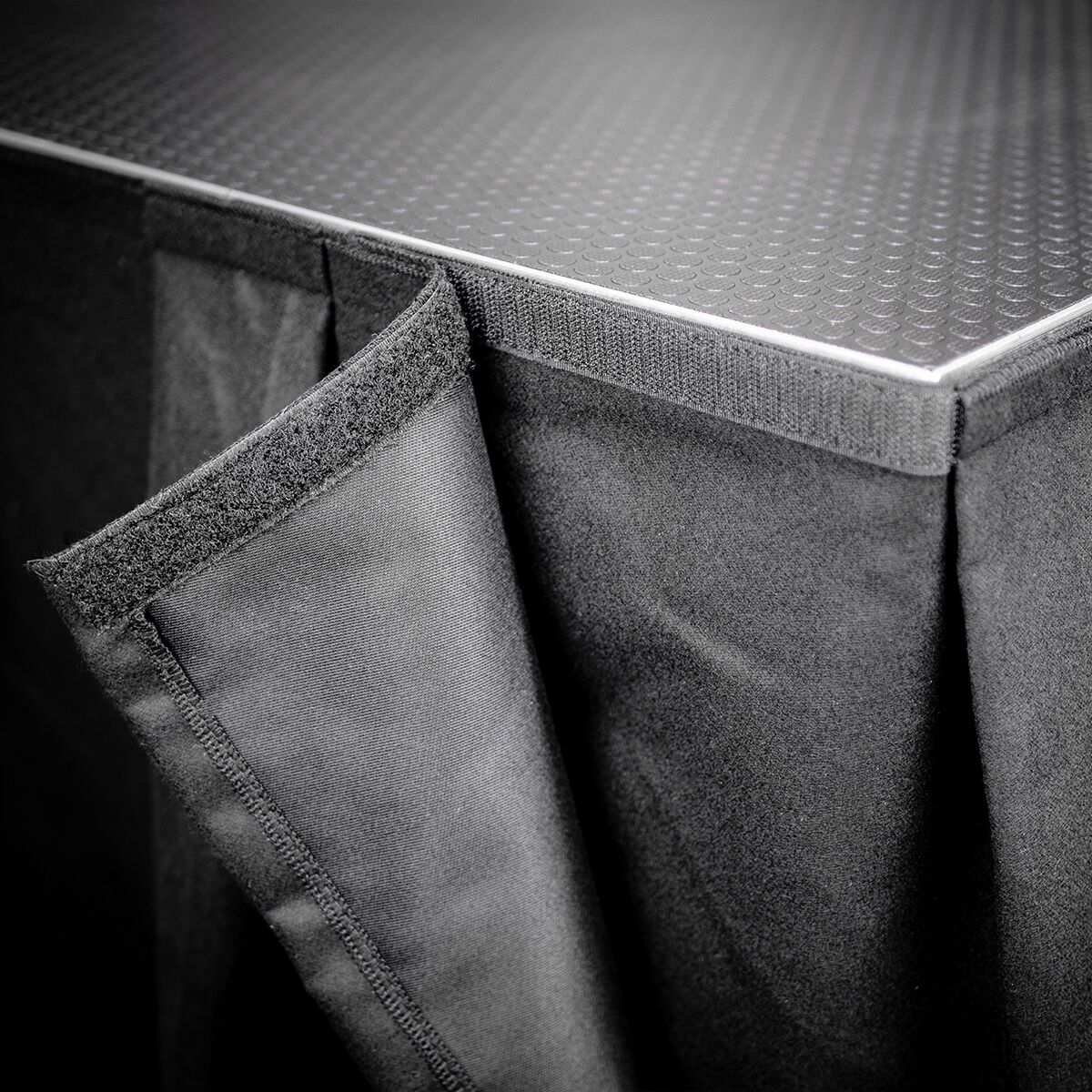 FORTEX Podiumrok geplooid 6m (b) x 20cm (h) StageMolton 320 g/m² zwart FORTEX Podiumrok geplooid 6m (b) x 20cm (h) StageMolton 320 g/m² zwart