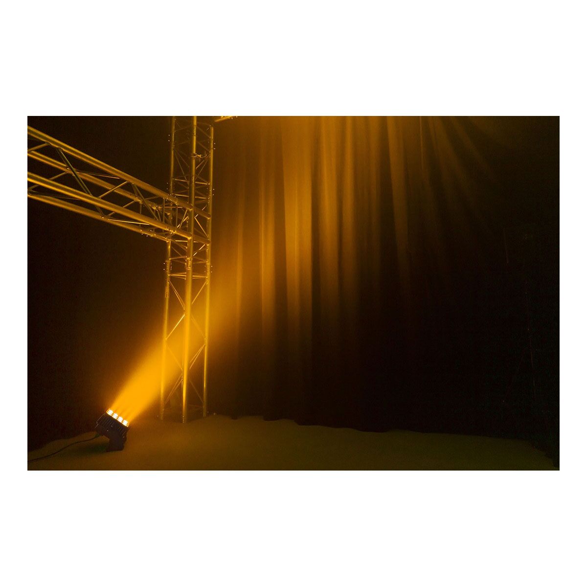BeamZ Professional StarColor135 - IP65 waterdichte floodlight met 16x 8W RGBA LED’s BeamZ Professional StarColor135 - IP65 waterdichte floodlight met 16x 8W RGBA LED’s