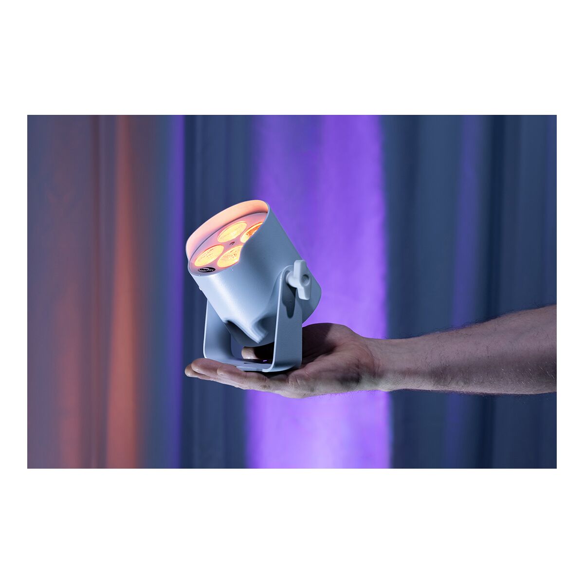 Showtec EventLITE 4/8 Mini Q6 IP65 Draagbare Spotlight - wit Showtec EventLITE 4/8 Mini Q6 IP65 Draagbare Spotlight - wit