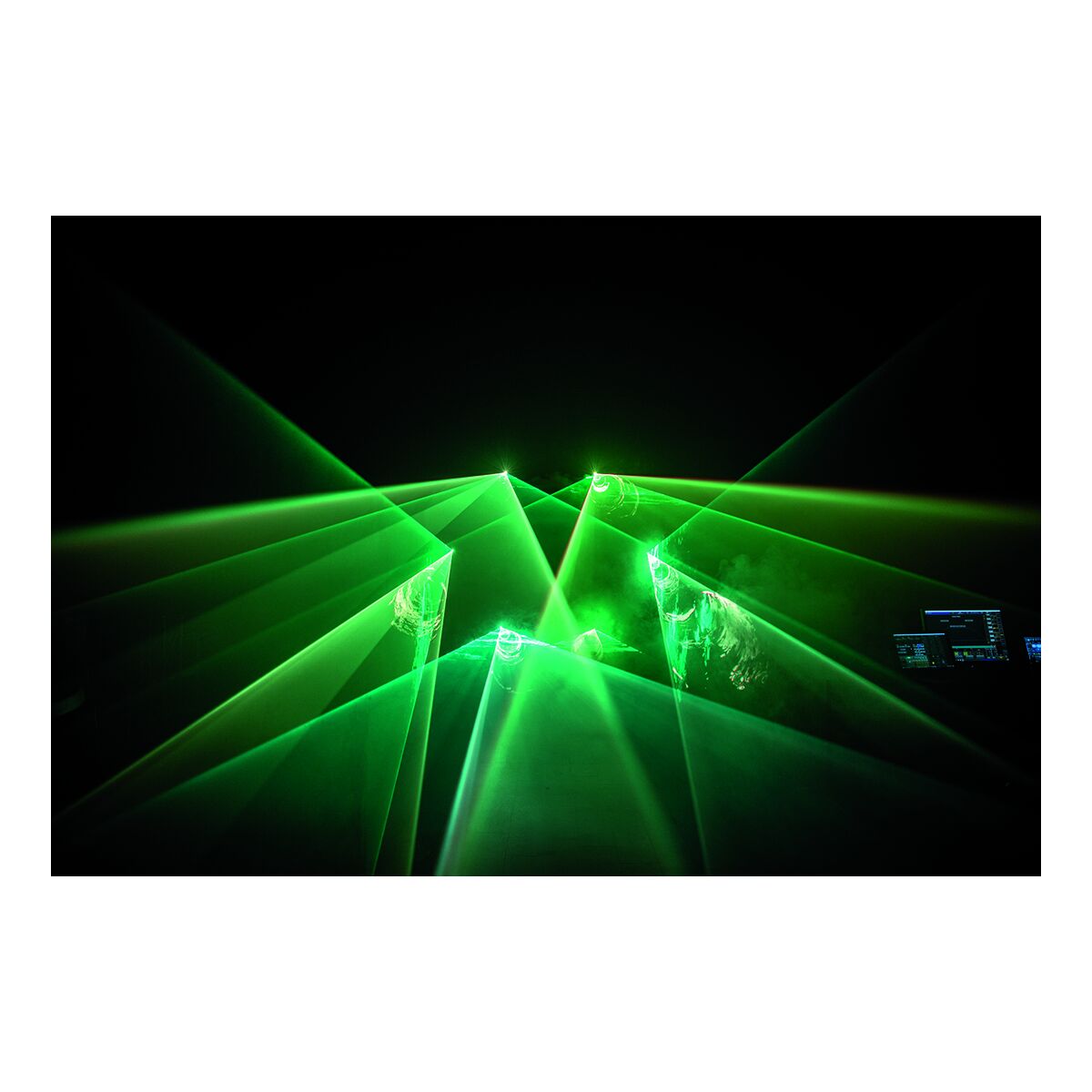 Showtec Galactic RGB-6-751 675 mW Full Colour Fat Beam Laser met 6 stralen Showtec Galactic RGB-6-751 675 mW Full Colour Fat Beam Laser met 6 stralen