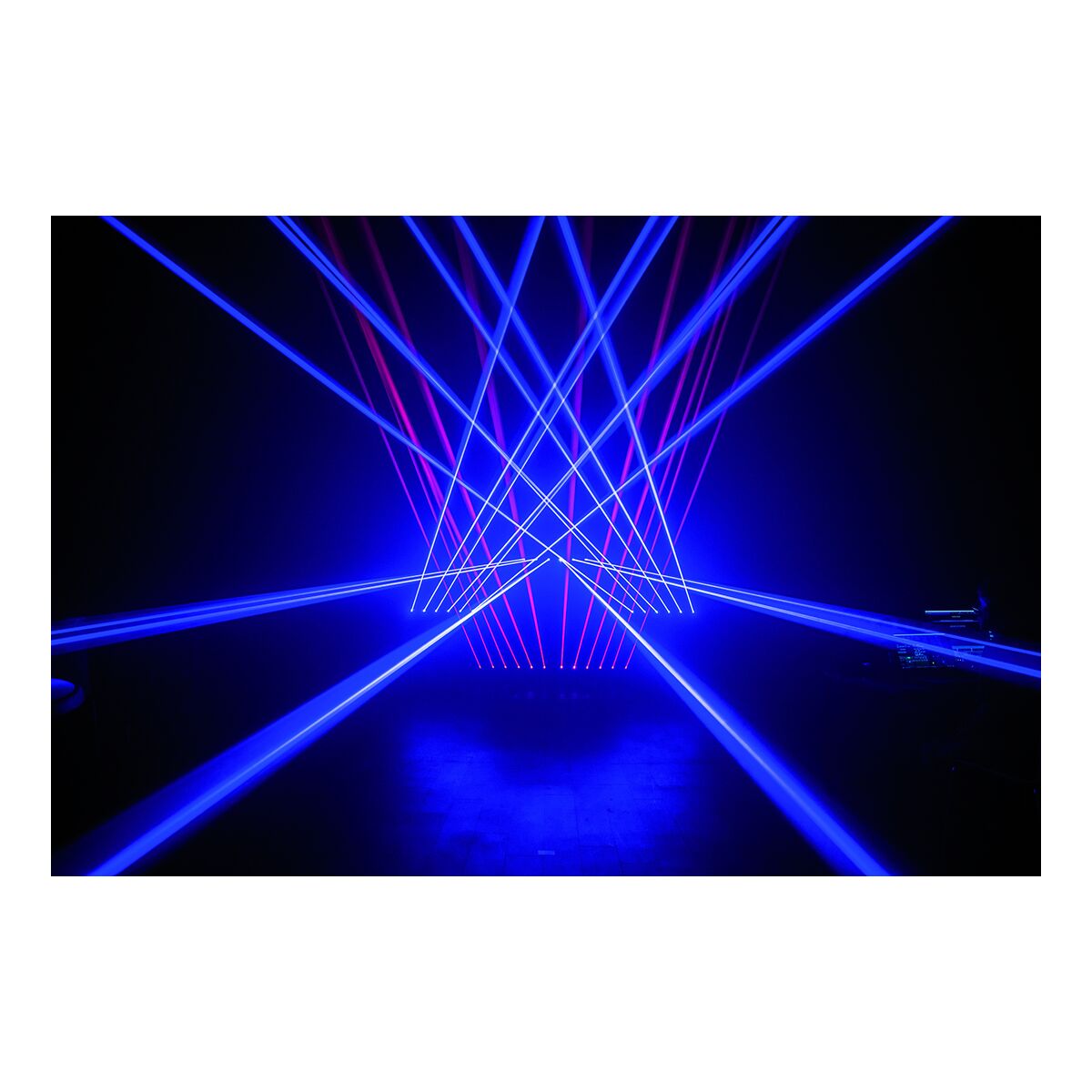 Showtec Galactic RGB-6-751 675 mW Full Colour Fat Beam Laser met 6 stralen Showtec Galactic RGB-6-751 675 mW Full Colour Fat Beam Laser met 6 stralen