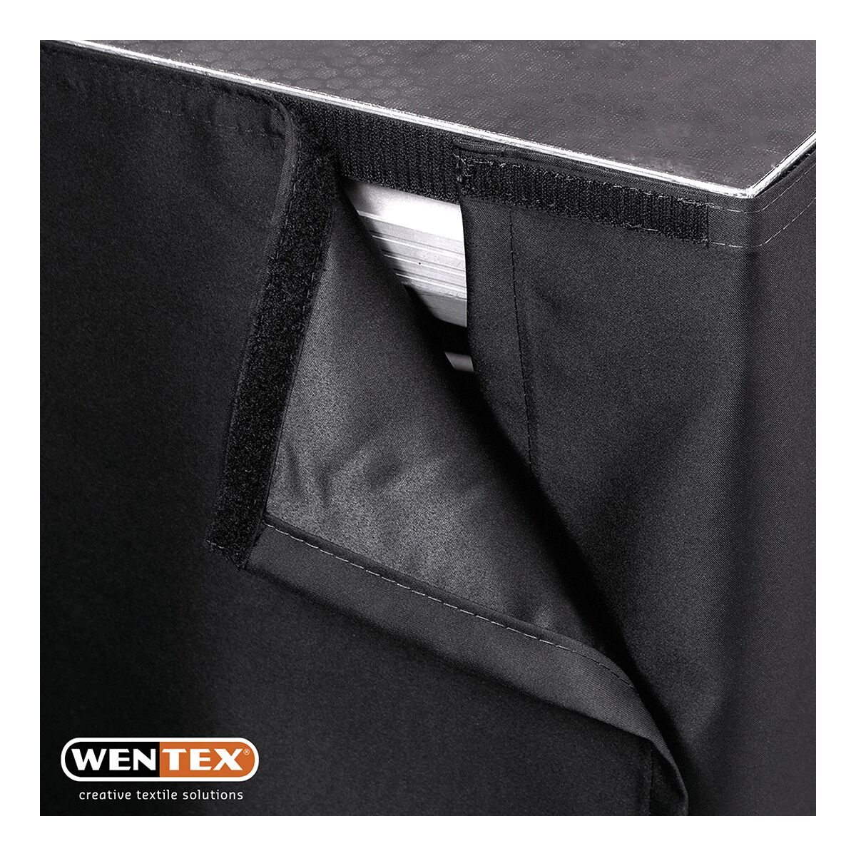 WENTEX® Stage Skirt MCS 300 g/m² Zwart - 620 x 100 cm (B x H) - geplooid WENTEX® Stage Skirt MCS 300 g/m² Zwart - 620 x 100 cm (B x H) - geplooid
