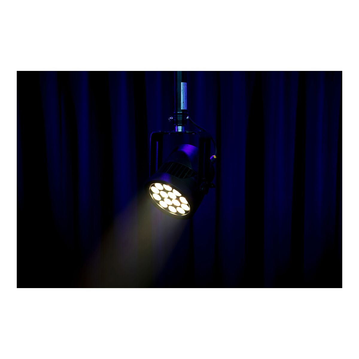 Infinity Raccoon P14/4 Professionele RGBM Par - IP65 Infinity Raccoon P14/4 Professionele RGBM Par - IP65