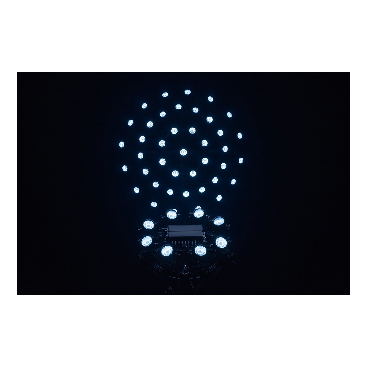 Showtec Titan Strobe FLEX FX Set met 8x 100 W LED strobes + controller Showtec Titan Strobe FLEX FX Set met 8x 100 W LED strobes + controller