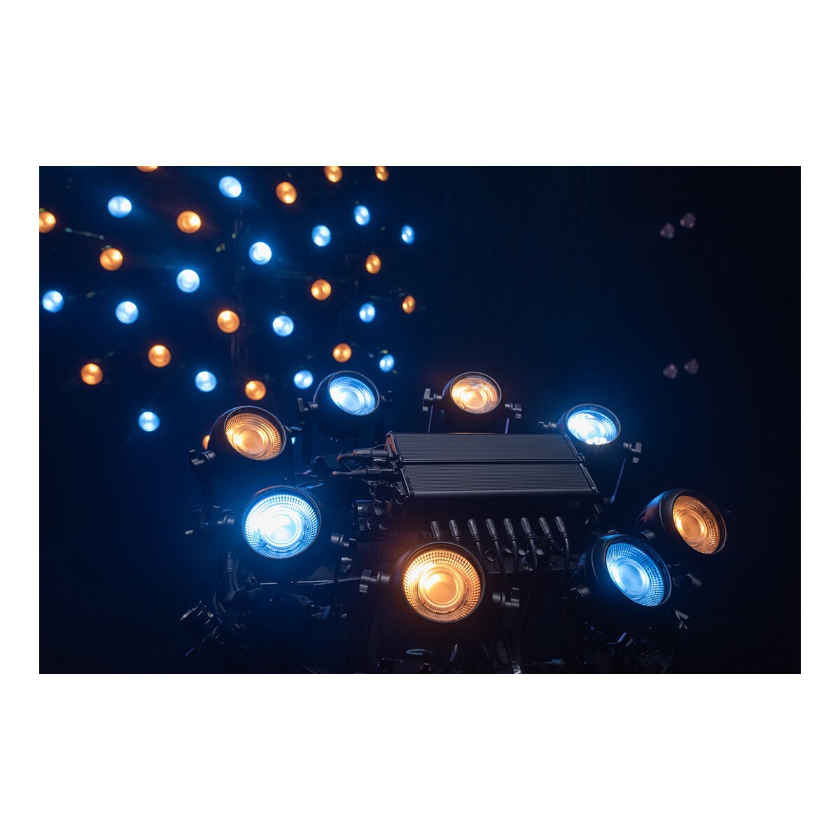Showtec Titan Strobe FLEX FX Set met 8x 100 W LED strobes + controller Showtec Titan Strobe FLEX FX Set met 8x 100 W LED strobes + controller