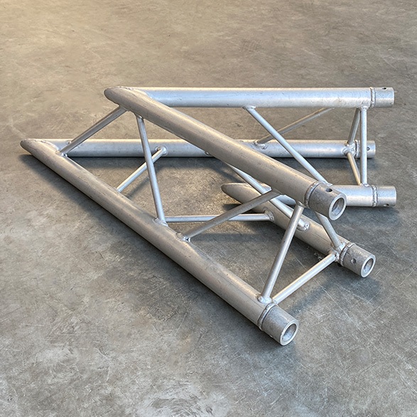 Tweedehands Milos ACB19 truss driehoek 45 graden 2-weg hoek Tweedehands Milos ACB19 truss driehoek 45 graden 2-weg hoek