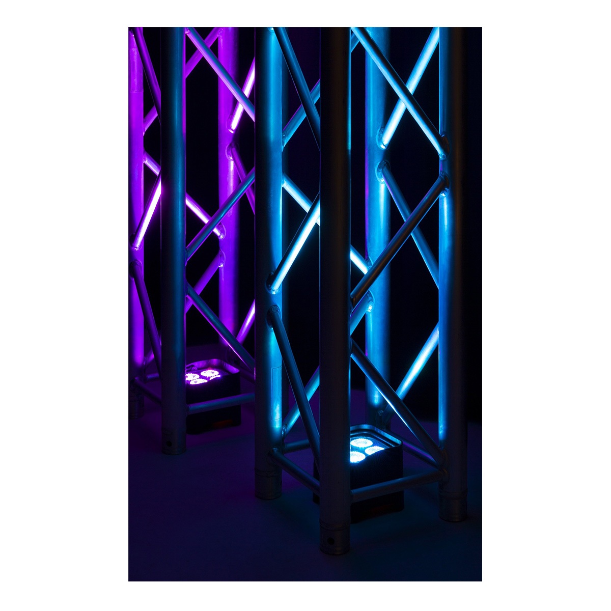 BeamZ BBP94W accu LED PAR 4x 12W RGBAW-UV en draadloze DMX BeamZ BBP94W accu LED PAR 4x 12W RGBAW-UV en draadloze DMX