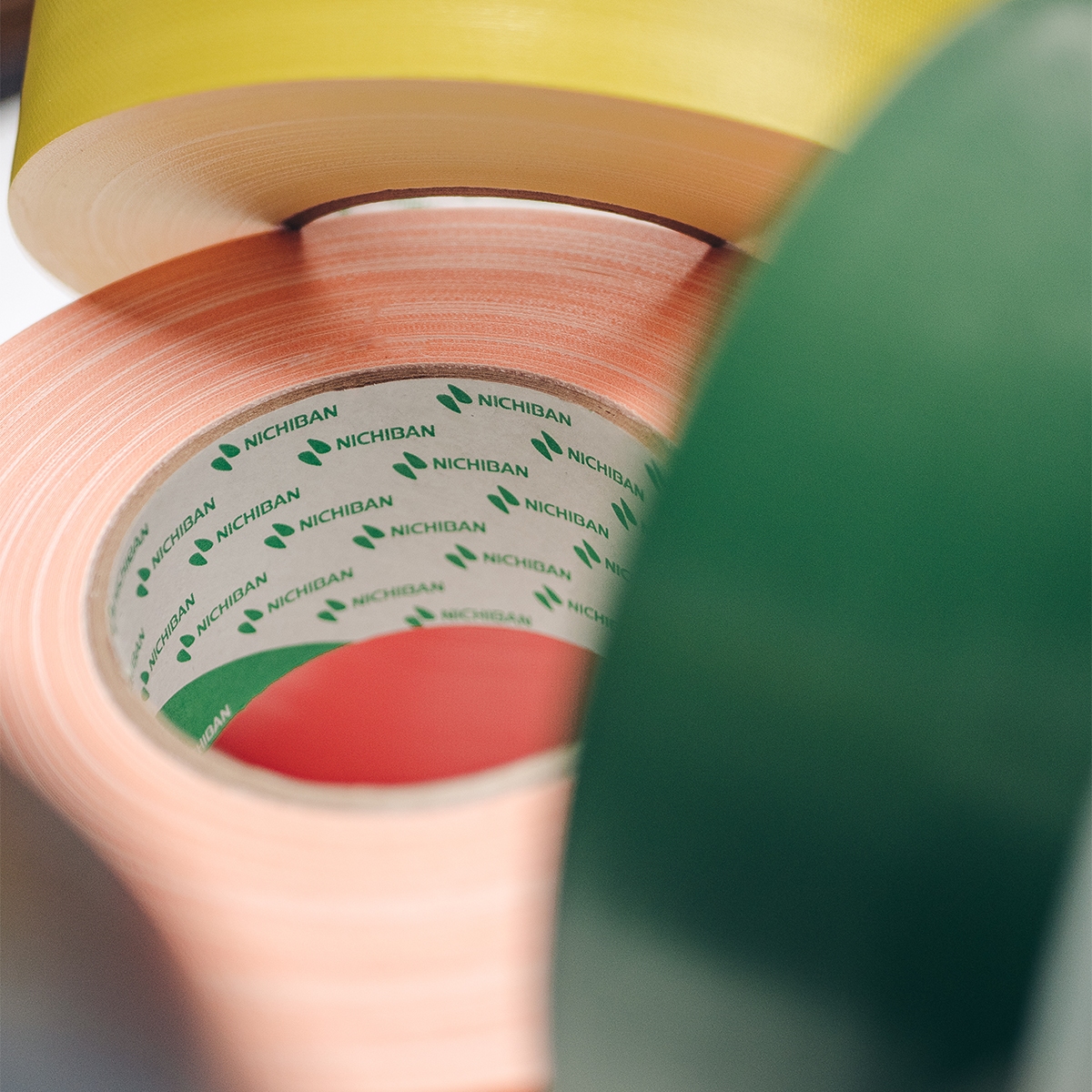 Nichiban® Gaffa Tape 1200 - 50m rol 50mm paars Nichiban® Gaffa Tape 1200 - 50m rol 50mm paars