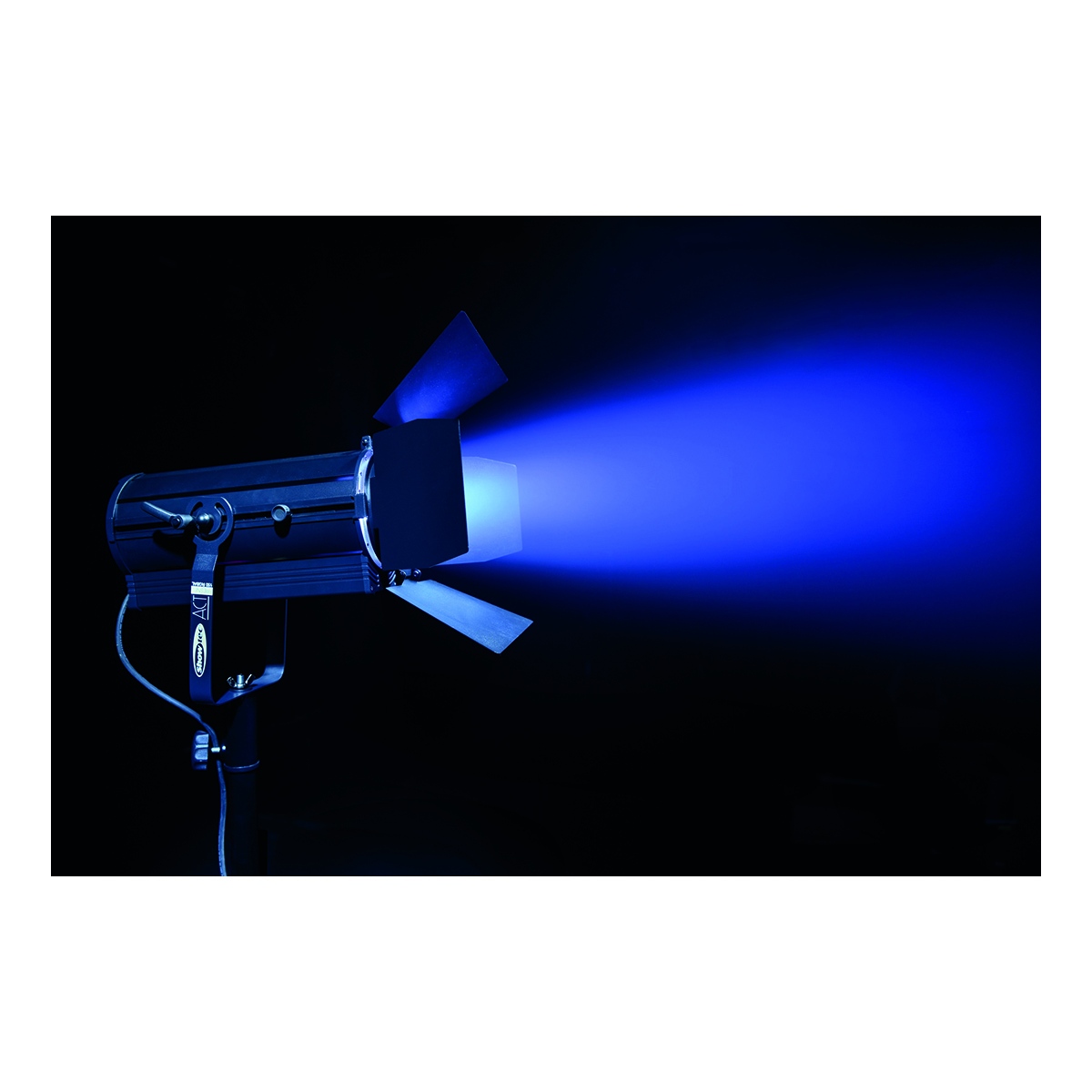 Showtec ACT Fresnel 150 RGBAL Compacte 150 W RGBAL Theater-LED Fresnel Showtec ACT Fresnel 150 RGBAL Compacte 150 W RGBAL Theater-LED Fresnel