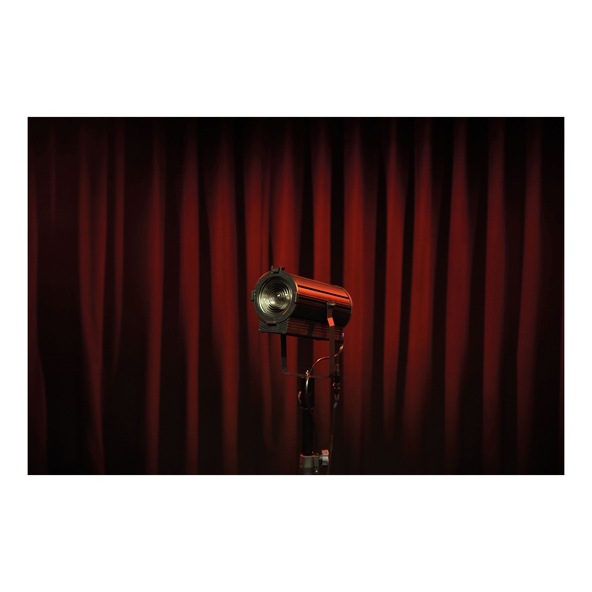 Showtec ACT Fresnel 150 RGBAL Compacte 150 W RGBAL Theater-LED Fresnel Showtec ACT Fresnel 150 RGBAL Compacte 150 W RGBAL Theater-LED Fresnel