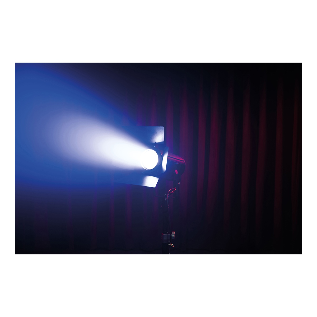 Showtec ACT Fresnel 150 RGBAL Compacte 150 W RGBAL Theater-LED Fresnel Showtec ACT Fresnel 150 RGBAL Compacte 150 W RGBAL Theater-LED Fresnel